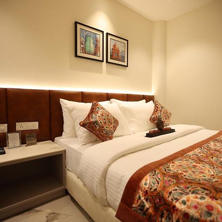 Hiraya Hotels Mohali Exteriör bild