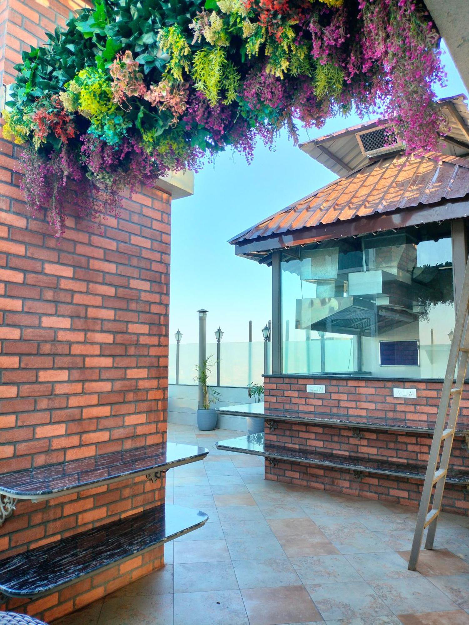 Hiraya Hotels Mohali Exteriör bild