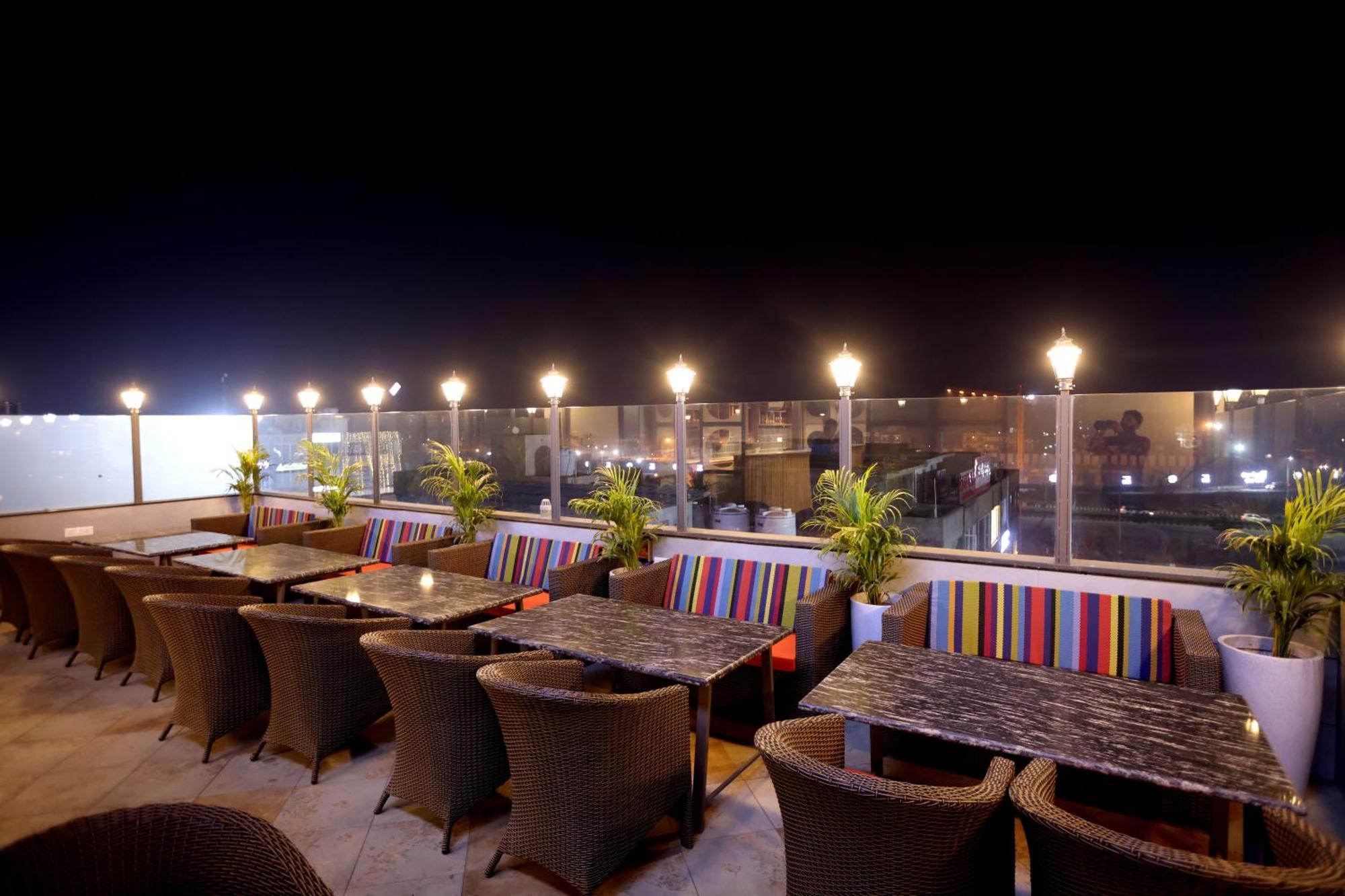 Hiraya Hotels Mohali Exteriör bild