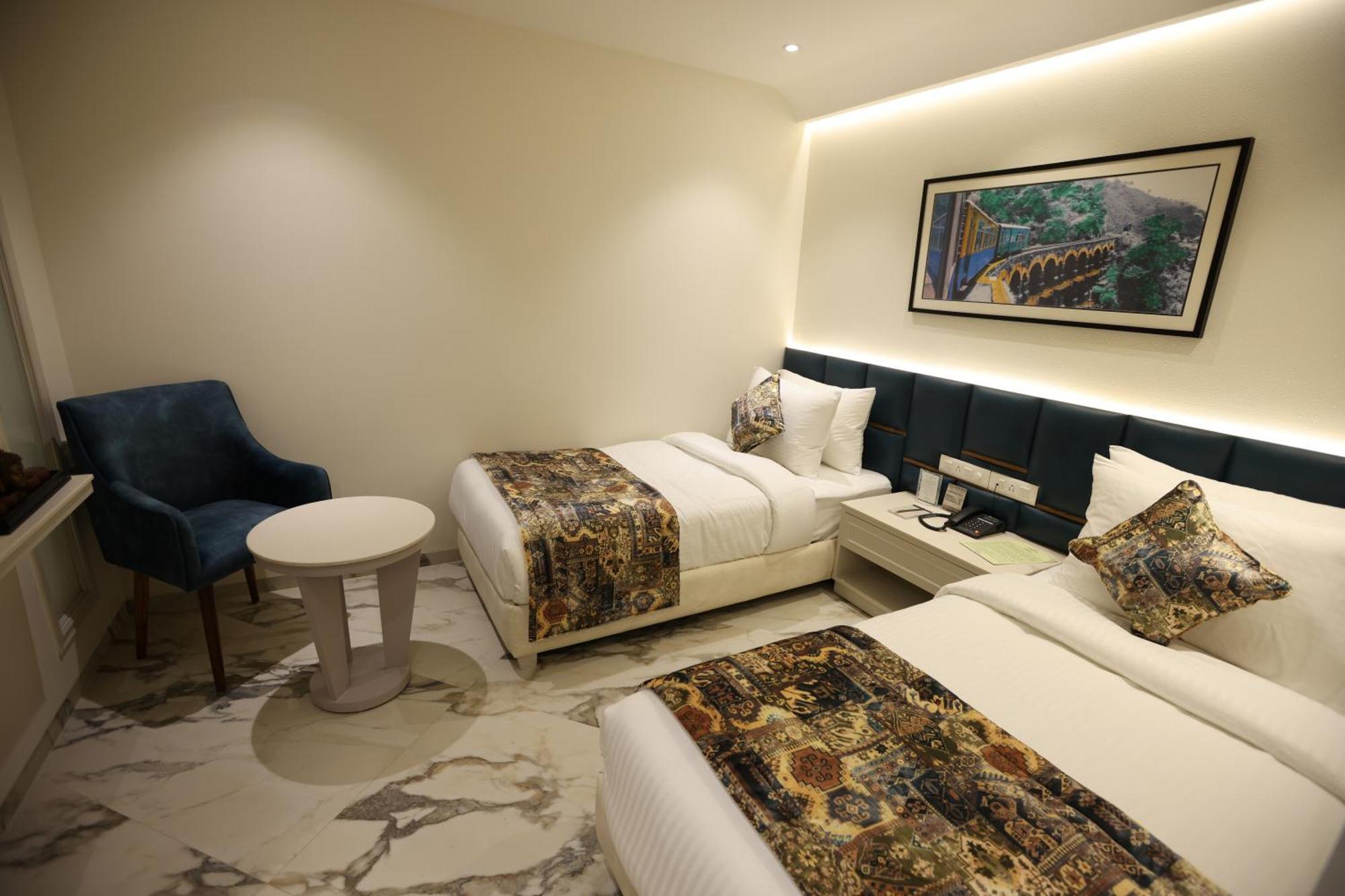 Hiraya Hotels Mohali Exteriör bild