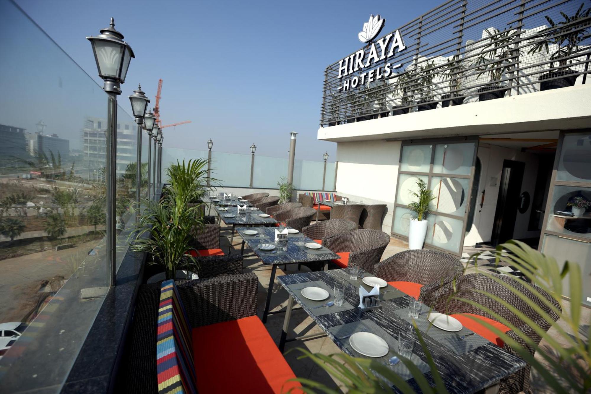 Hiraya Hotels Mohali Exteriör bild