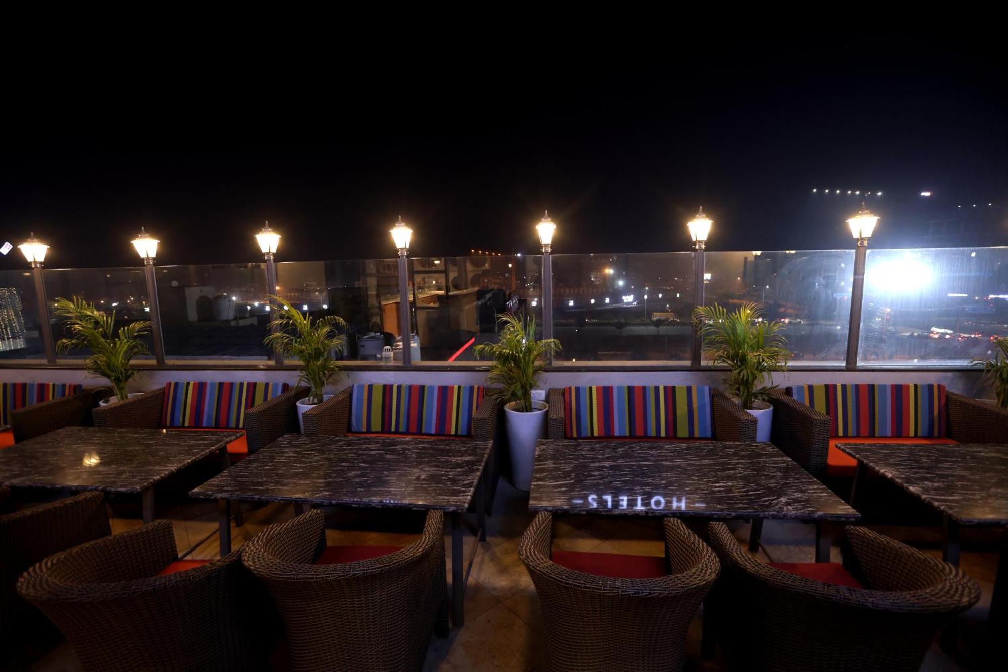 Hiraya Hotels Mohali Exteriör bild