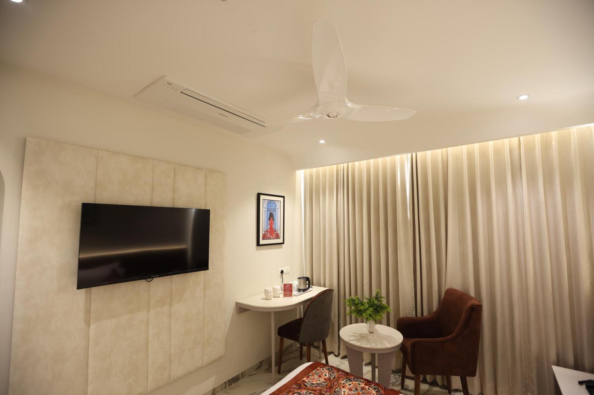 Hiraya Hotels Mohali Exteriör bild