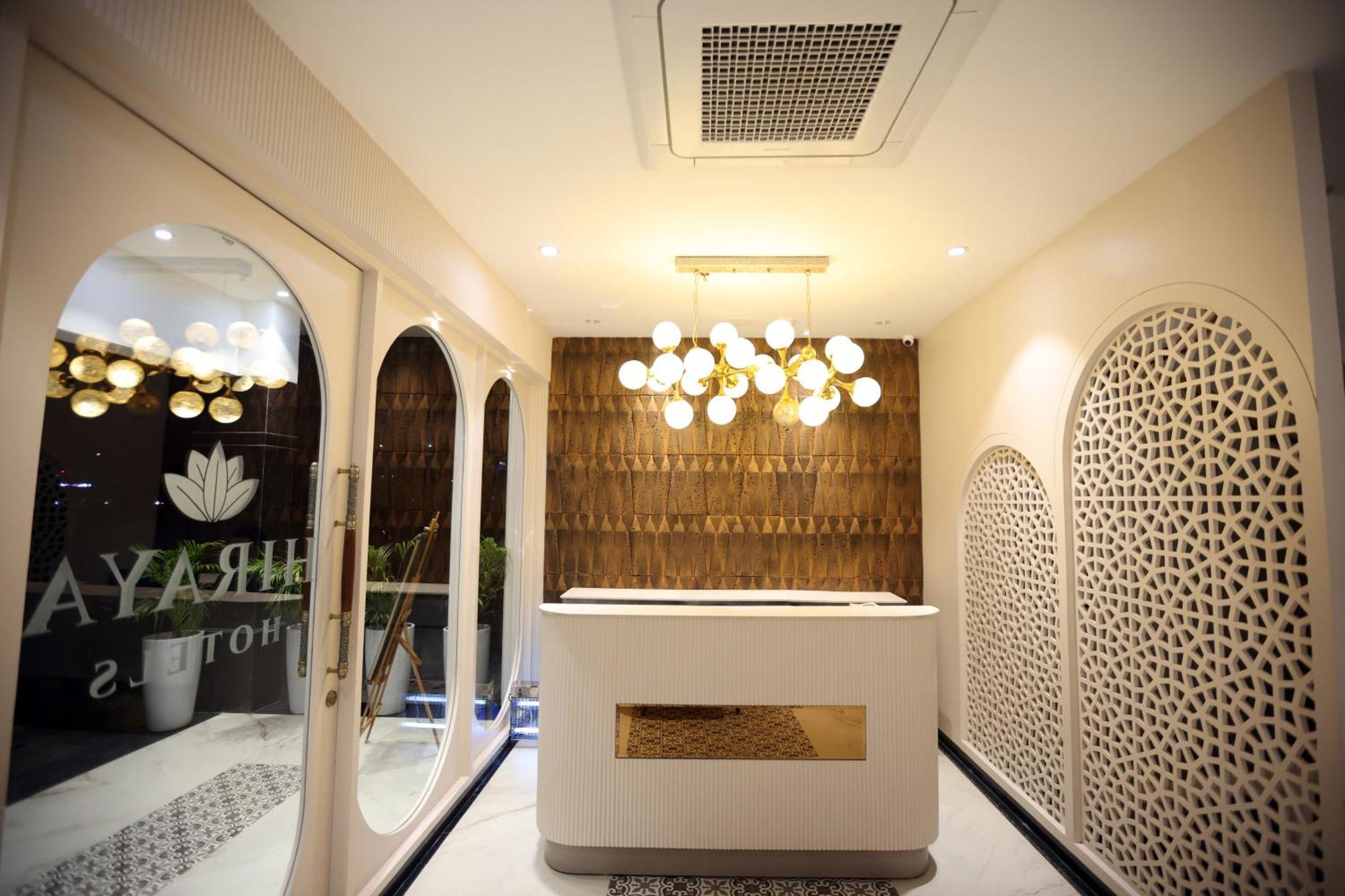 Hiraya Hotels Mohali Exteriör bild