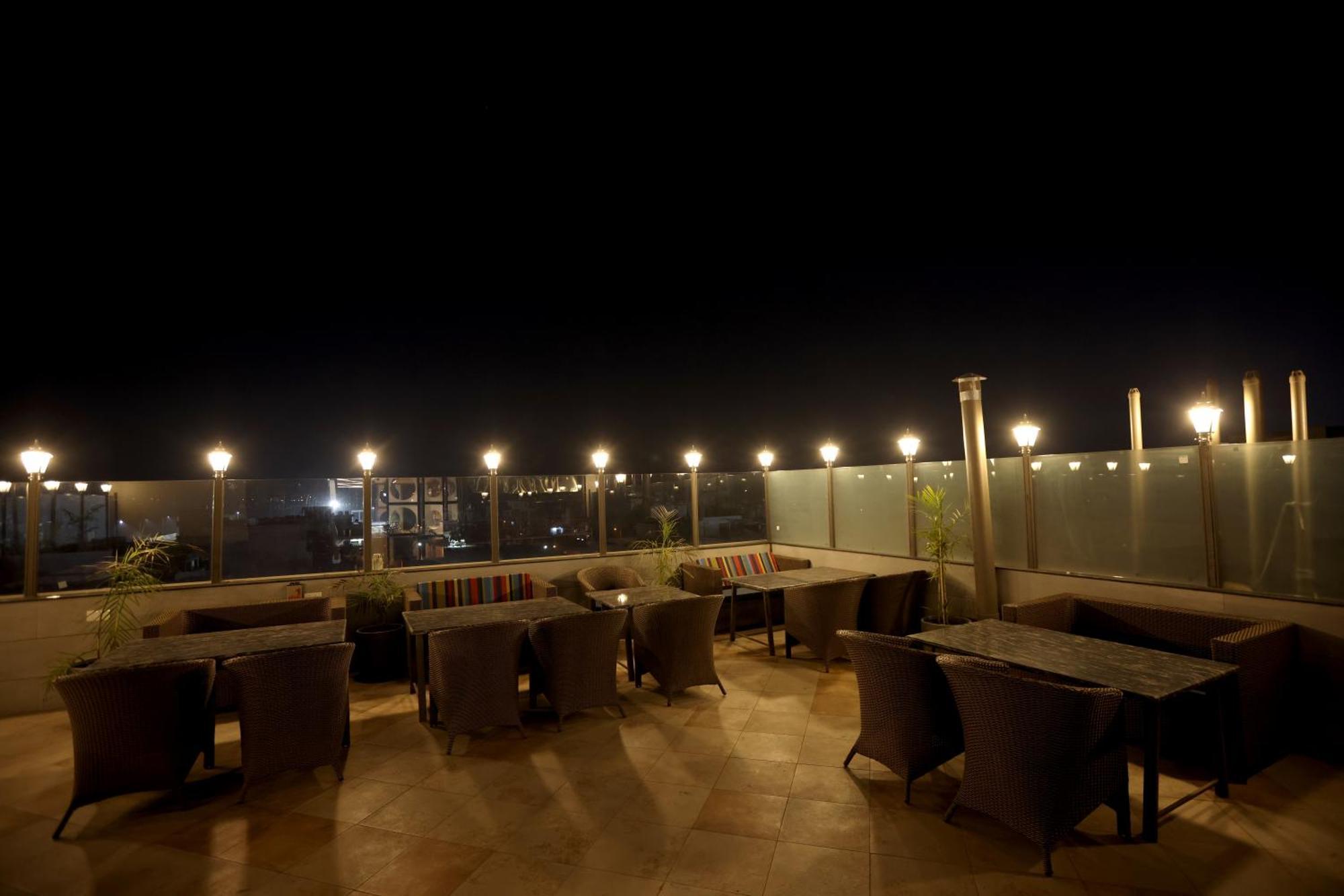 Hiraya Hotels Mohali Exteriör bild