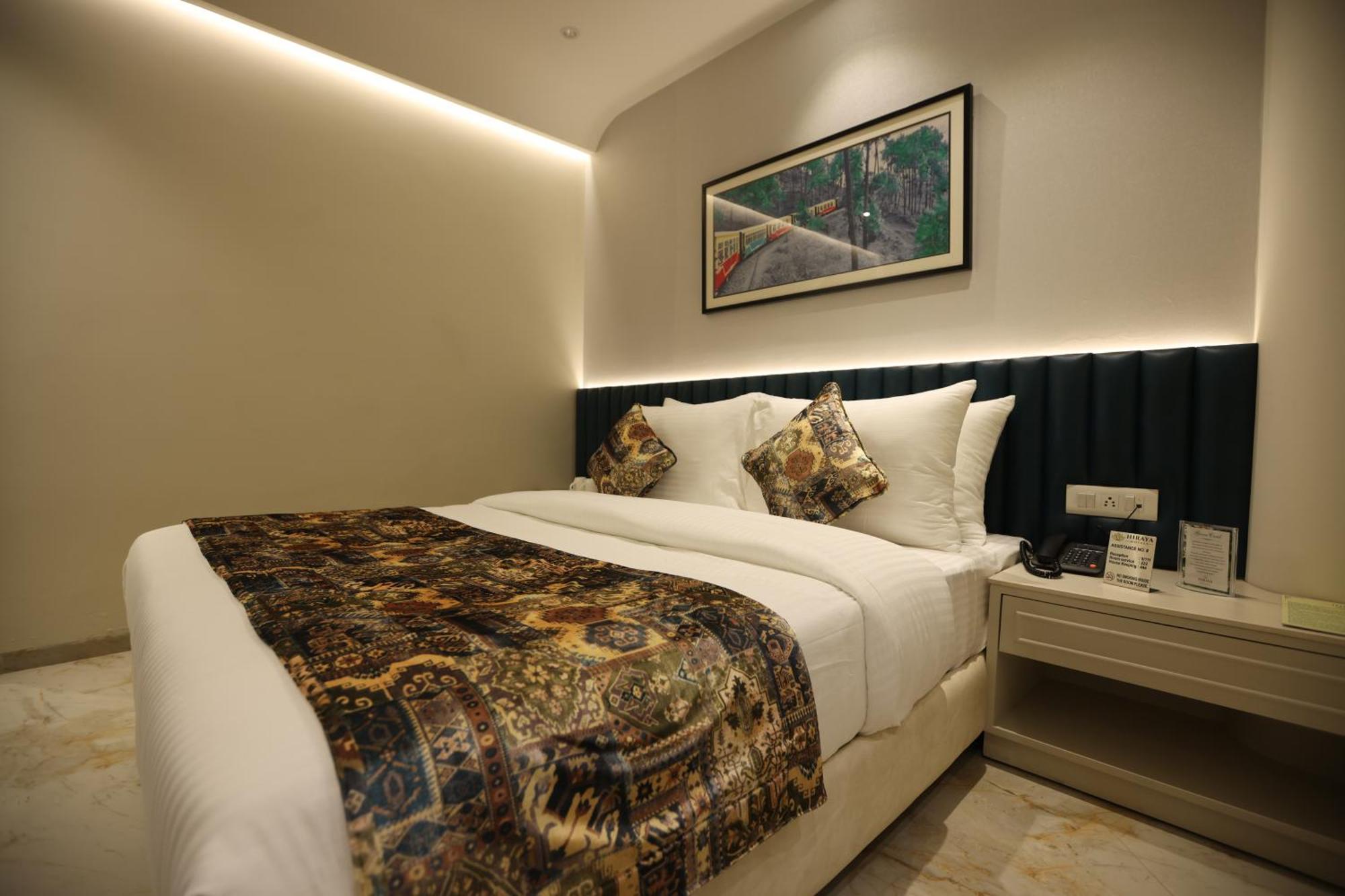 Hiraya Hotels Mohali Exteriör bild
